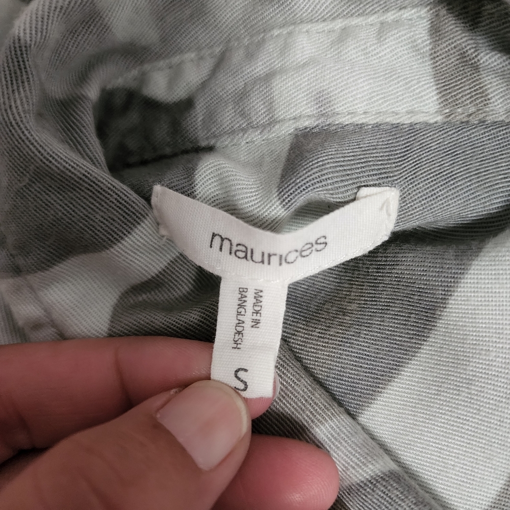 Maurices Camo Utility Button Down Size Small - image 8